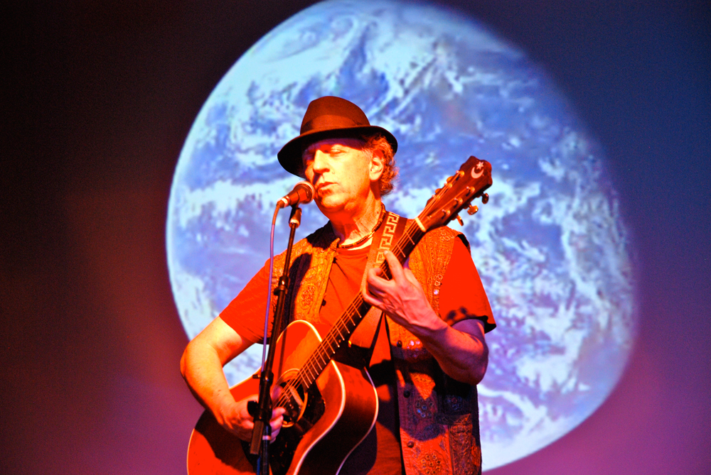 Image of Marc Black performing.