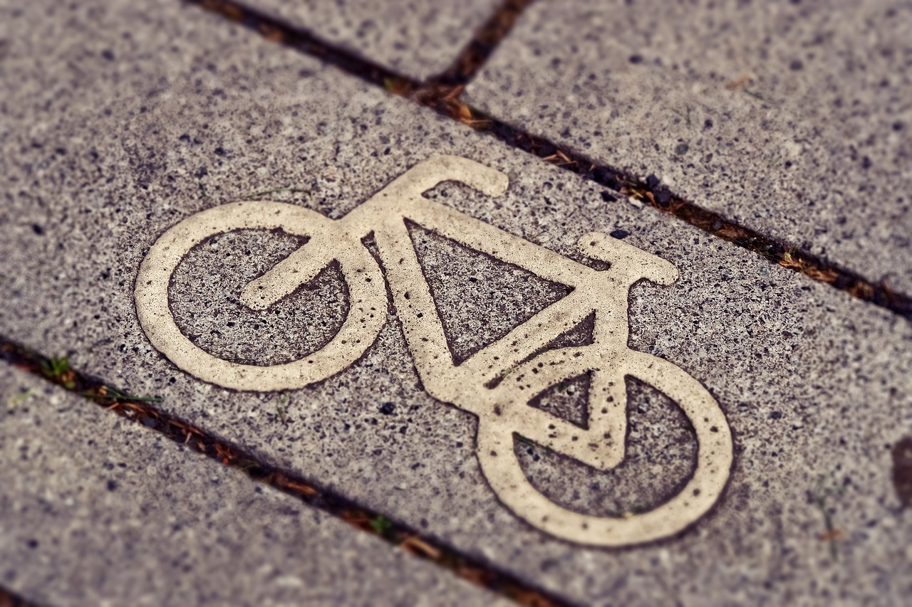 Bicycle symbol in bike lane