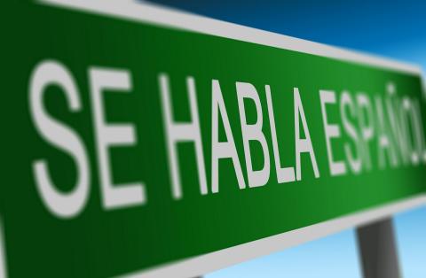 Se Habla Espanol street sign