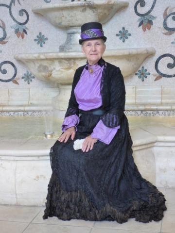 Nan Colton as Isabella Snodgrass