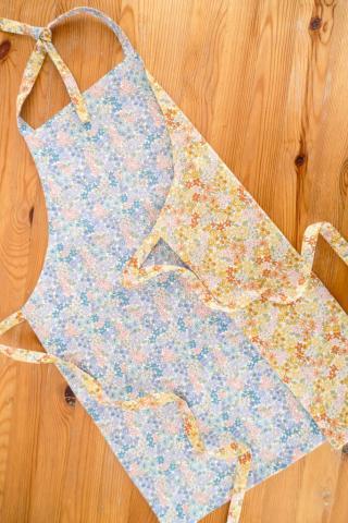 a picture of a reversible apron