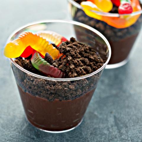 worms and dirt pudding cups