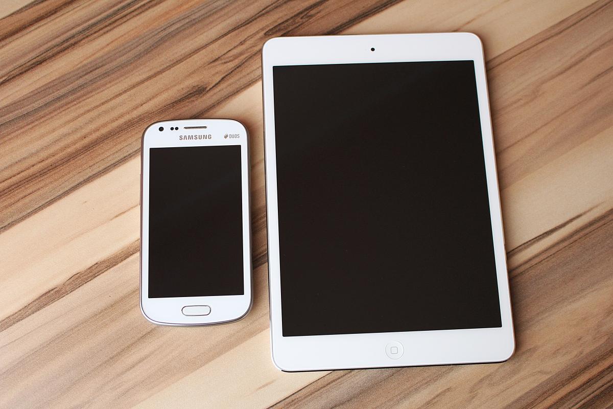 Smart phone and tablet on a table.